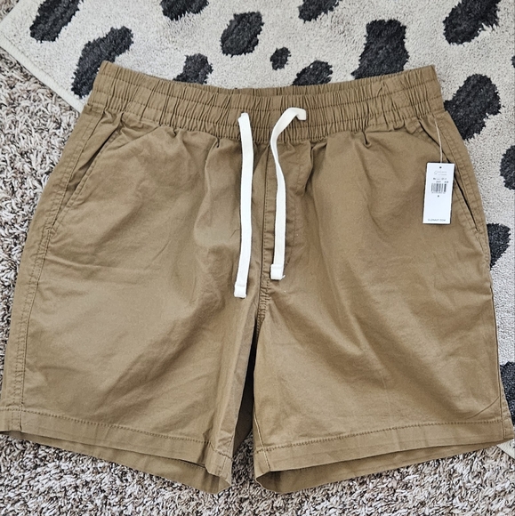 NWT Old Navy Men's Tan Jogger 7 Inch Pull On Shorts - Picture 1 of 5